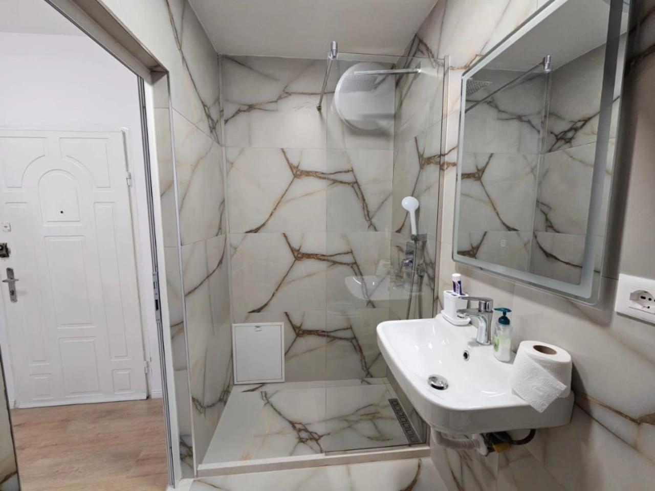 Alan Apartments 4 Myslym Shyri Тирана Екстериор снимка